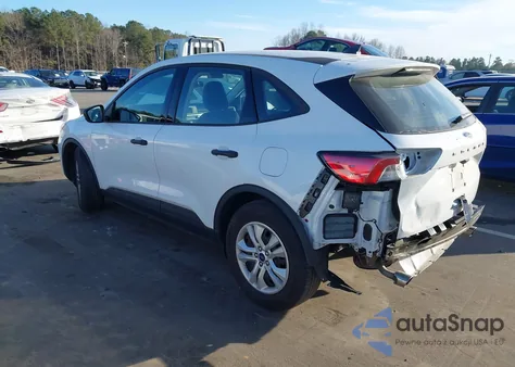 2022 Ford Escape S z USA, uszkodzony, nr VIN 1FMCU0F6XNUB53803